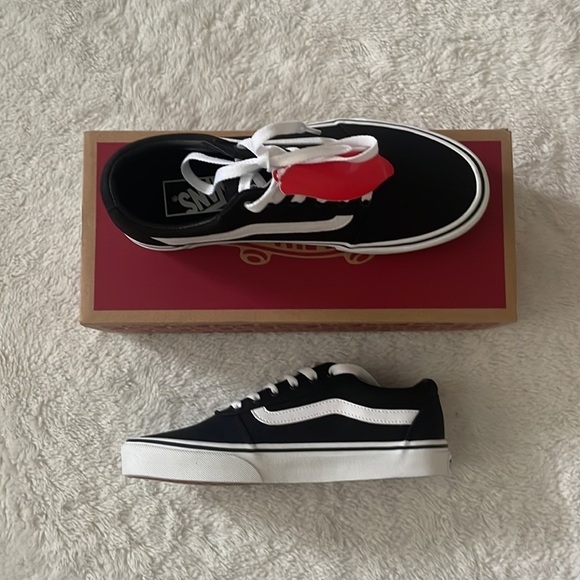 (NWT) Vans Ward Women’s Shoes in Black & White, Size: 9 - Picture 9 of 17